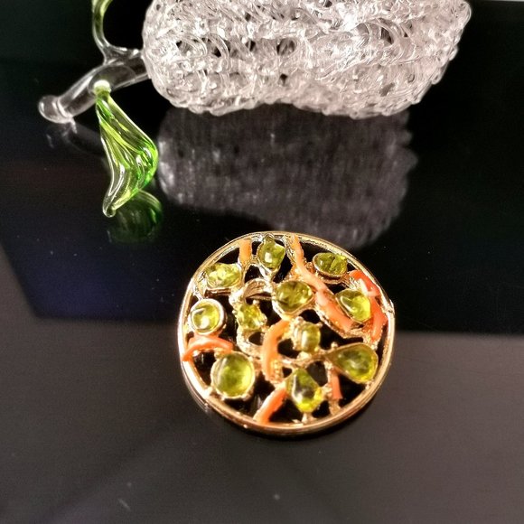 Vintage Faux Coral, Green Peridot Lucite Brooch Pin - Picture 2 of 5